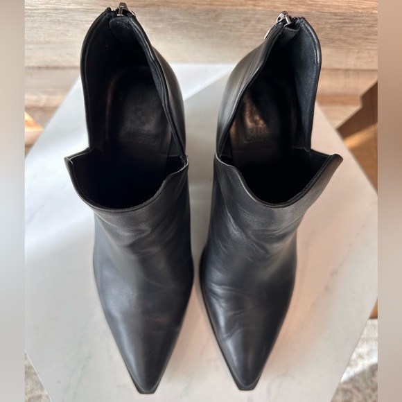 VINCE CAMUTO | Gigietta Bootie - Picture 8 of 9